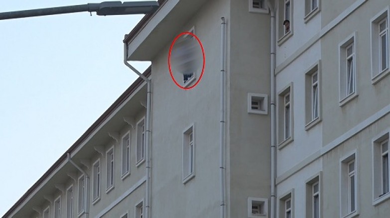 4. KATTAN ATLAYAN GENÇ HAYATINI KAYBETTİ