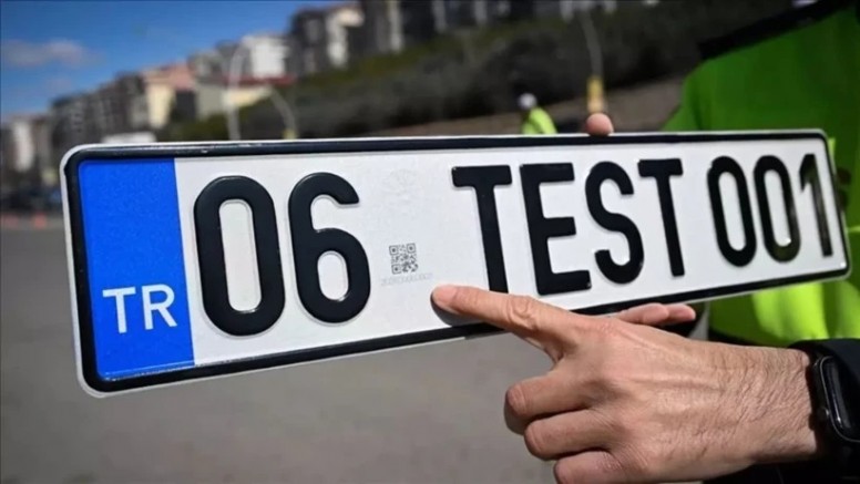 APP Plakalara 1 Nisan Uyarısı