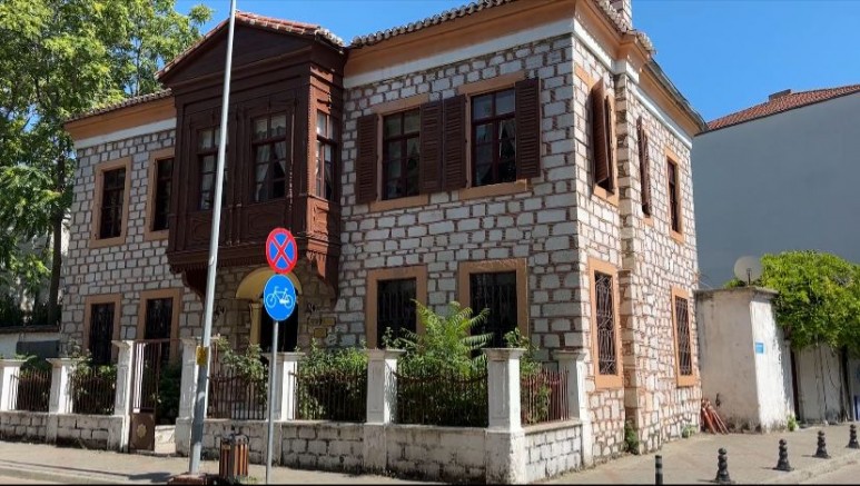 BÜYÜKŞEHİR, MUĞLA VAKFI’NIN KİRACI OLDUĞU BİNAYI ALDI, TAHLİYE GÖNDERDİ