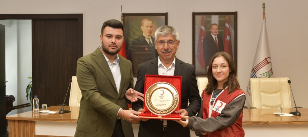 Genç Kızılay Muğla’dan Rektör Kaçar’a Ziyaret