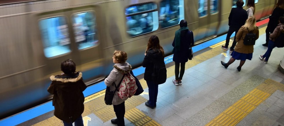 İki Turist İstanbul Metrolarına Hayran Kaldı