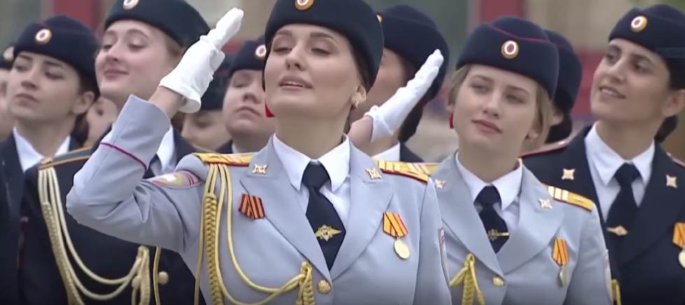 Kadınlara Zorunlu Askerlik Talebi TBMM Gündeminde!