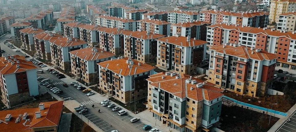 Konut fiyatları arttı, reel bazda geriledi