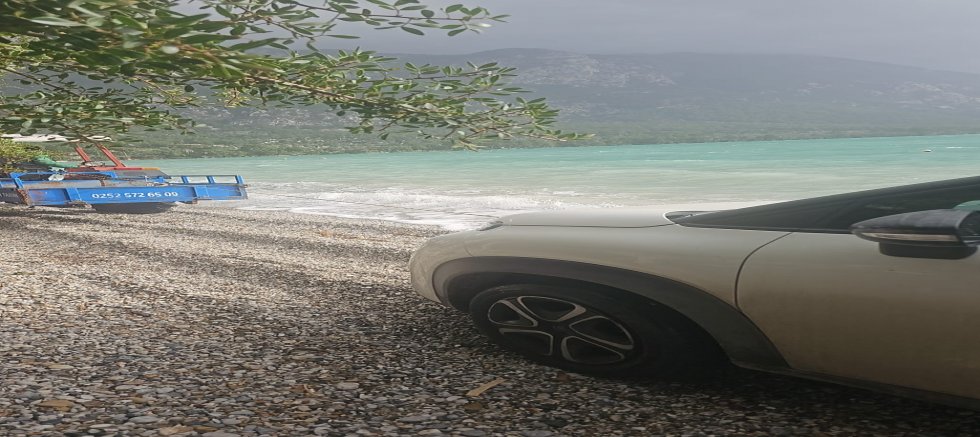 Akbük’te Şiddetli Fırtına ve Yağış Etkili Oldu