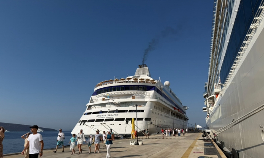Bodrum’a İki Kruvaziyer Gemisi Geldi, 1144 Turist İlçeyi Hareketlendirdi