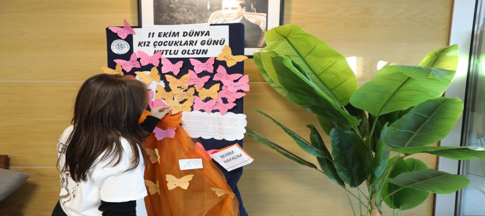Büyükşehir'in Panoları Kız Çocuklarının Hayalleriyle Doldu