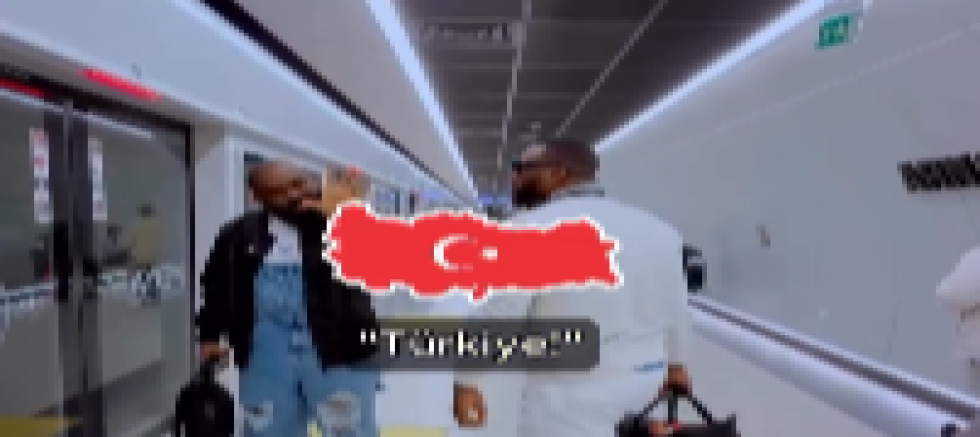 İki Turist İstanbul Metrolarına Hayran Kaldı