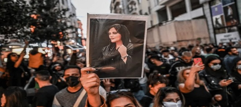 İran’da Protestolar Yayılıyor: Binlerce Kişi Sokakta, İnternet Kesildi