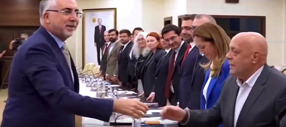 Kadrolu İşçilere Memurluk Yolu Mu Açılıyor?