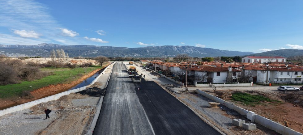 Kötekli ve Yeniköy’e 3 Bin 700 Metrelik Sıcak Asfalt