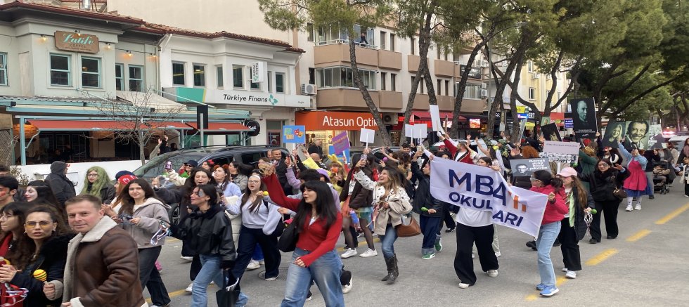 Menteşe’de Dünya Tiyatro Günü Coşkusu