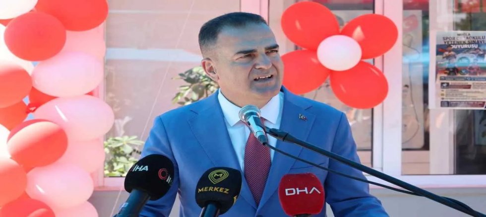 Vali Akbıyık, Muğla'da Öğrencilerin Karne Sevincine Ortak Oldu
