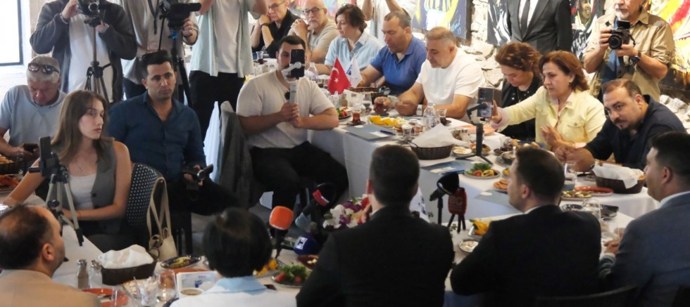 Mandalinci Basın Mensupları ile Bir Araya Geldi 