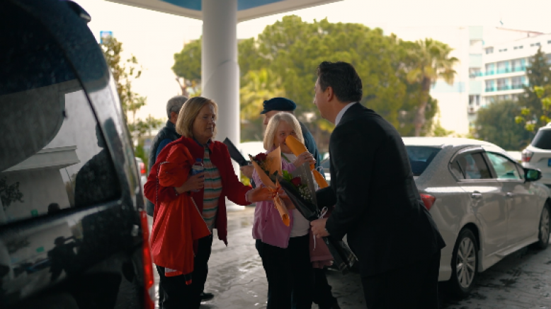 MARMARİS’TE SEZON İNGİLİZ TURİSTLERLE AÇILDI