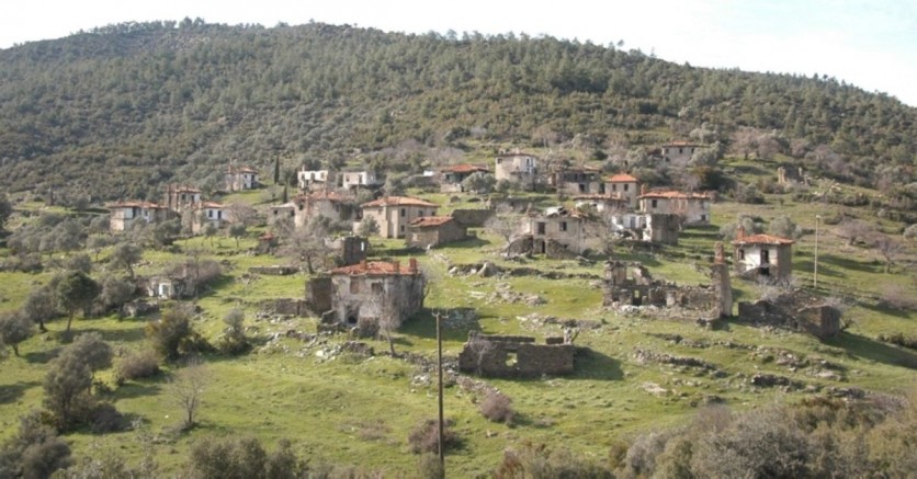 Muğla’daki Terkedilmiş Köy Gizemiyle Dikkat Çekiyor
