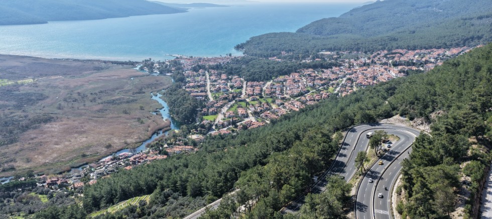 SAKAR GEÇİDİ’NDE ORMAN YANGINLARINA KARŞI YOL KENARI TEMİZLİĞİ