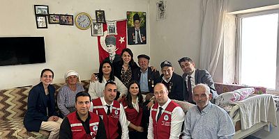 95 Yaşındaki Kore Gazisine Doğum Günü Sürprizi