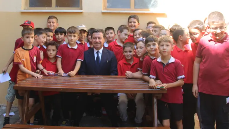 Başkan Ahmet Aras’tan Okul Ziyareti: Suluk Hediye Etti, Talepleri Dinledi