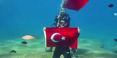 Fethiye’de Su Altında Cumhuriyet Kutlaması