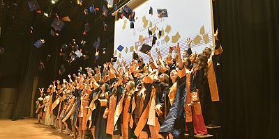                                 Geleceğin Mimarları Meslek Yaşamlarına Uğurlandı