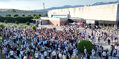 İİBF’de Mezuniyet Coşkusu Yaşandı