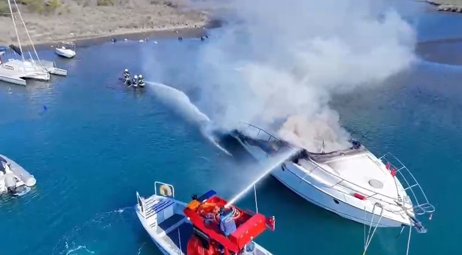 Marmaris’Te Milyonluk Motoryat Cayır Cayır Yandı