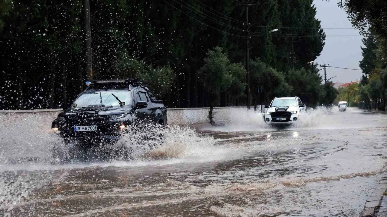 METEOROLOJİDEN SON DAKİKA: SAĞANAK, KAR VE ÇIĞ UYARISI