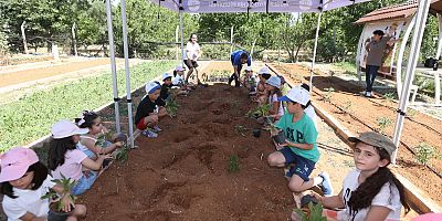 Muğla’da Minik Eller Umut Ekiyor