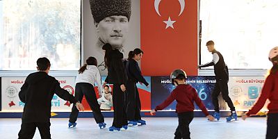 Muğla’da Yeni Yıl Coşkusu Buz Paten Pistiyle Başladı