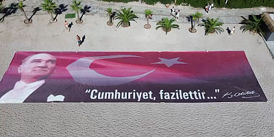 Ölüdeniz’de Cumhuriyetin 102. Yılına Özel Dev Bayrak