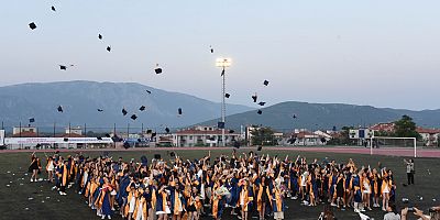  Sağlık Bilimleri Fakültesi’nde Mezuniyet Heyecanı 