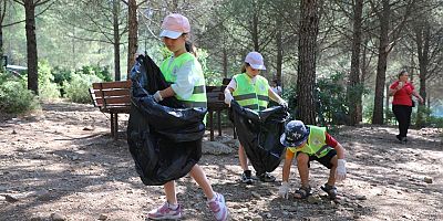 Ula Gölet'te Miniklerden Anlamlı Temizlik Etkinliği