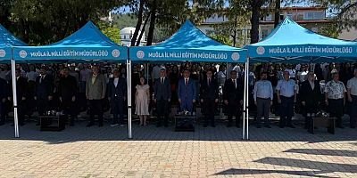 Vali Akbıyık, Muğla'da Öğrencilerin Karne Sevincine Ortak Oldu