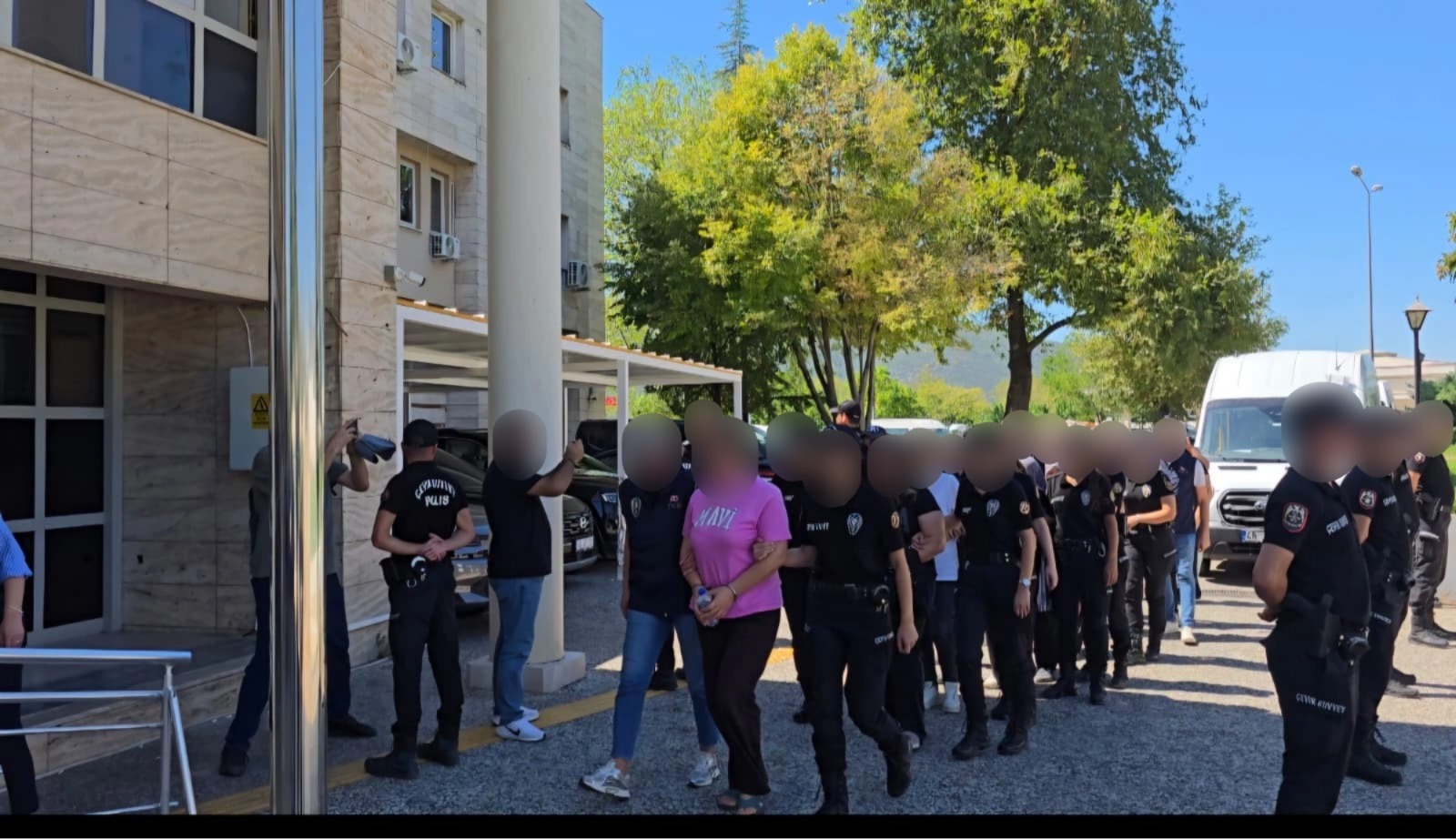 FETÖ Operasyonunda 10 Şüpheli Gözaltına Alındı