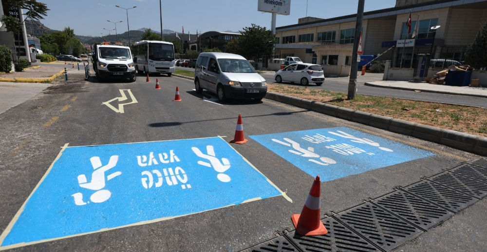 13 İlçede Trafik Güvenliği İçin Yol Çizgi Çalışmaları Sürüyor
